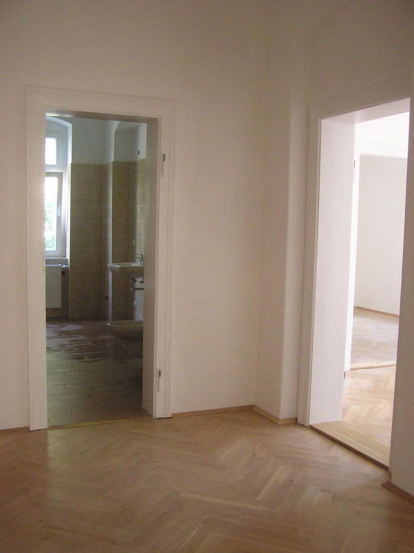 Prenájom bytu 4-izbový 104 m², Rabenauer Strasse 8, Dresden, Sasko Prenájom bytu 4-izbový 104 m², Rabenauer Strasse 8, Dresden, Sasko