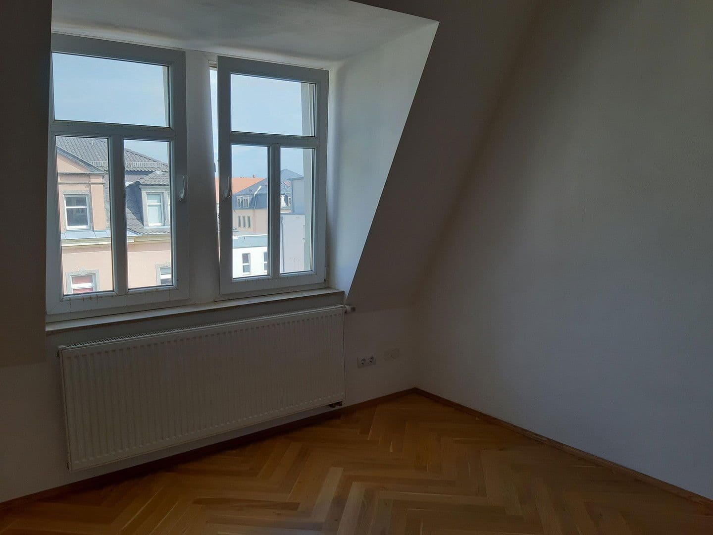 Prenájom bytu 4-izbový 104 m², Rabenauer Strasse 8, Dresden, Sasko Prenájom bytu 4-izbový 104 m², Rabenauer Strasse 8, Dresden, Sasko