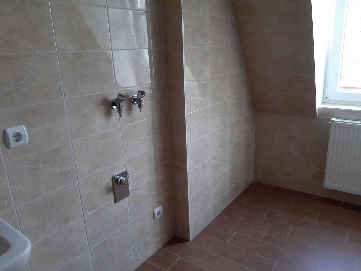 Prenájom bytu 4-izbový 104 m², Rabenauer Strasse 8, Dresden, Sasko Prenájom bytu 4-izbový 104 m², Rabenauer Strasse 8, Dresden, Sasko