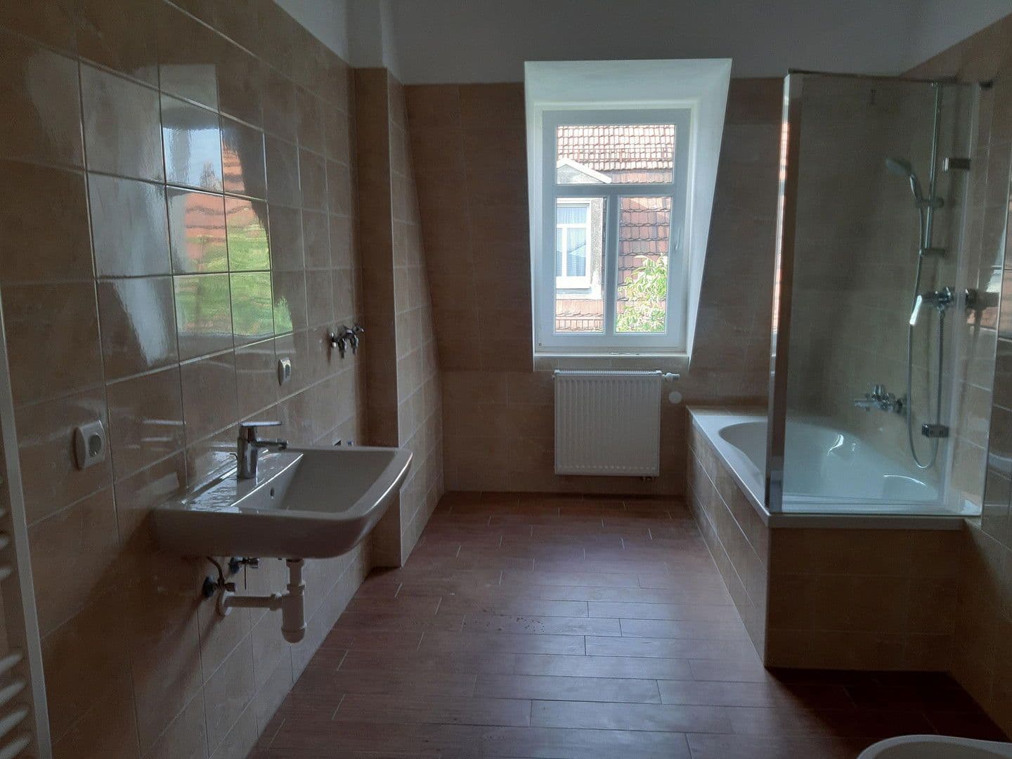 Prenájom bytu 4-izbový 104 m², Rabenauer Strasse 8, Dresden, Sasko Prenájom bytu 4-izbový 104 m², Rabenauer Strasse 8, Dresden, Sasko