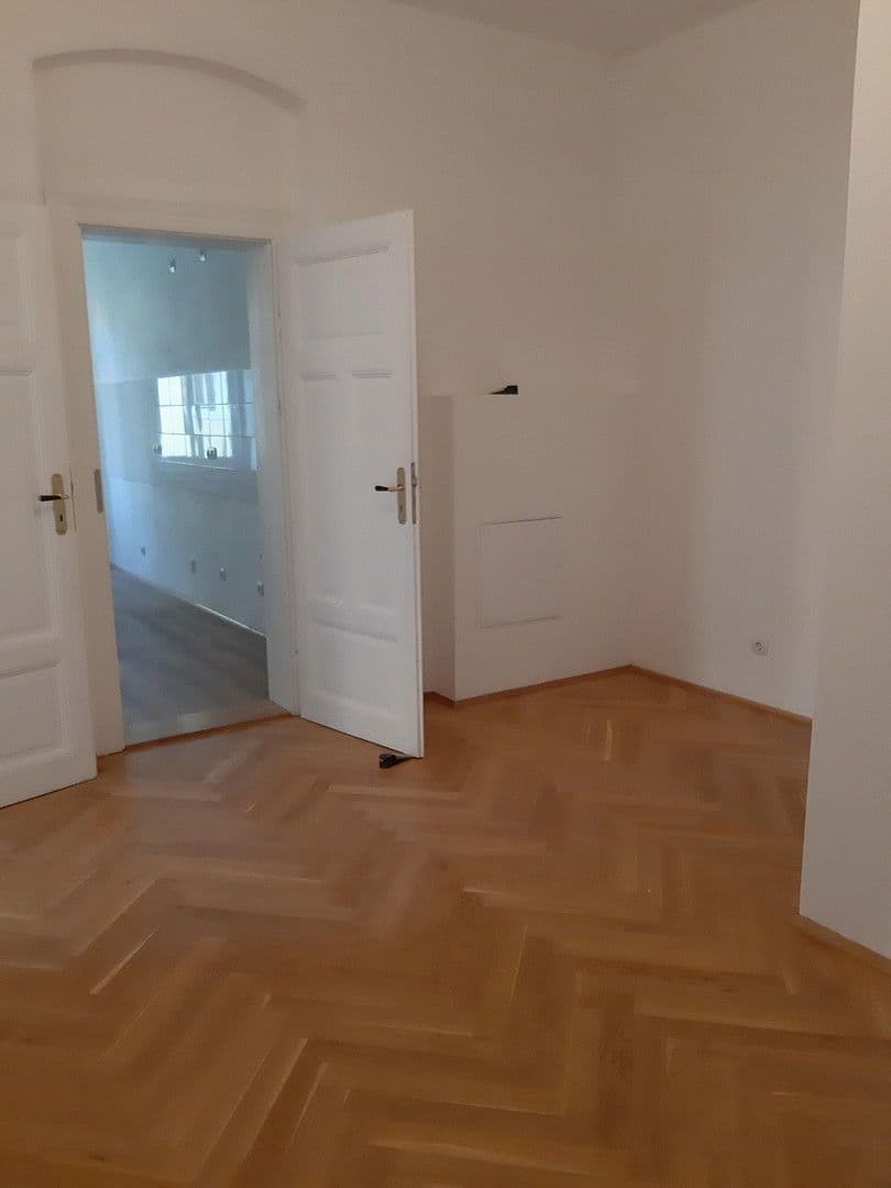 Prenájom bytu 4-izbový 104 m², Rabenauer Strasse 8, Dresden, Sasko Prenájom bytu 4-izbový 104 m², Rabenauer Strasse 8, Dresden, Sasko