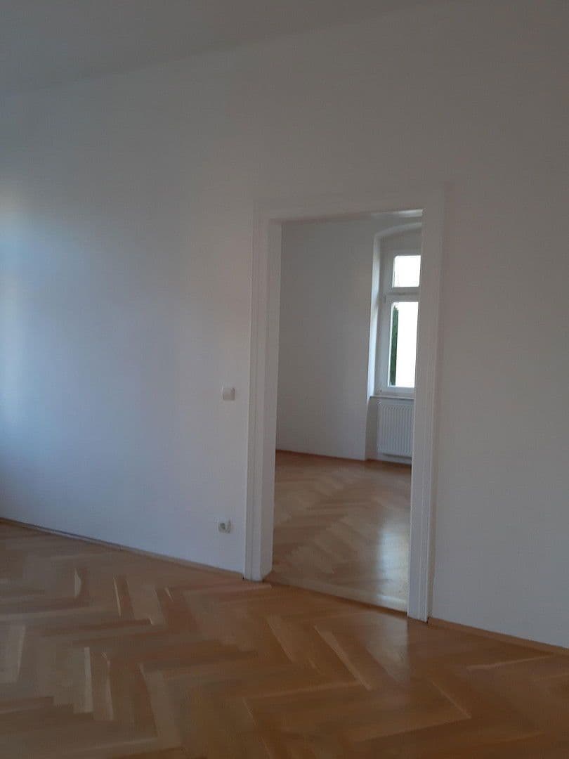 Prenájom bytu 4-izbový 104 m², Rabenauer Strasse 8, Dresden, Sasko Prenájom bytu 4-izbový 104 m², Rabenauer Strasse 8, Dresden, Sasko