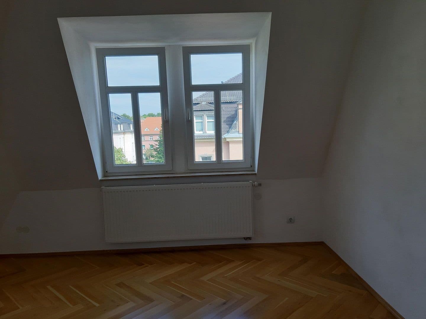 Prenájom bytu 4-izbový 104 m², Rabenauer Strasse 8, Dresden, Sasko Prenájom bytu 4-izbový 104 m², Rabenauer Strasse 8, Dresden, Sasko