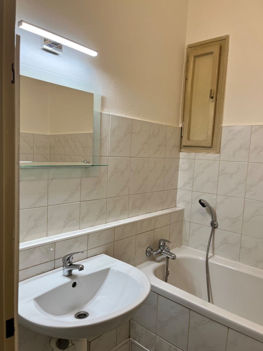 Prenájom bytu 2-izbový 68 m², Puškinovo náměstí, Praha, Praha Prenájom bytu 2-izbový 68 m², Puškinovo náměstí, Praha, Praha