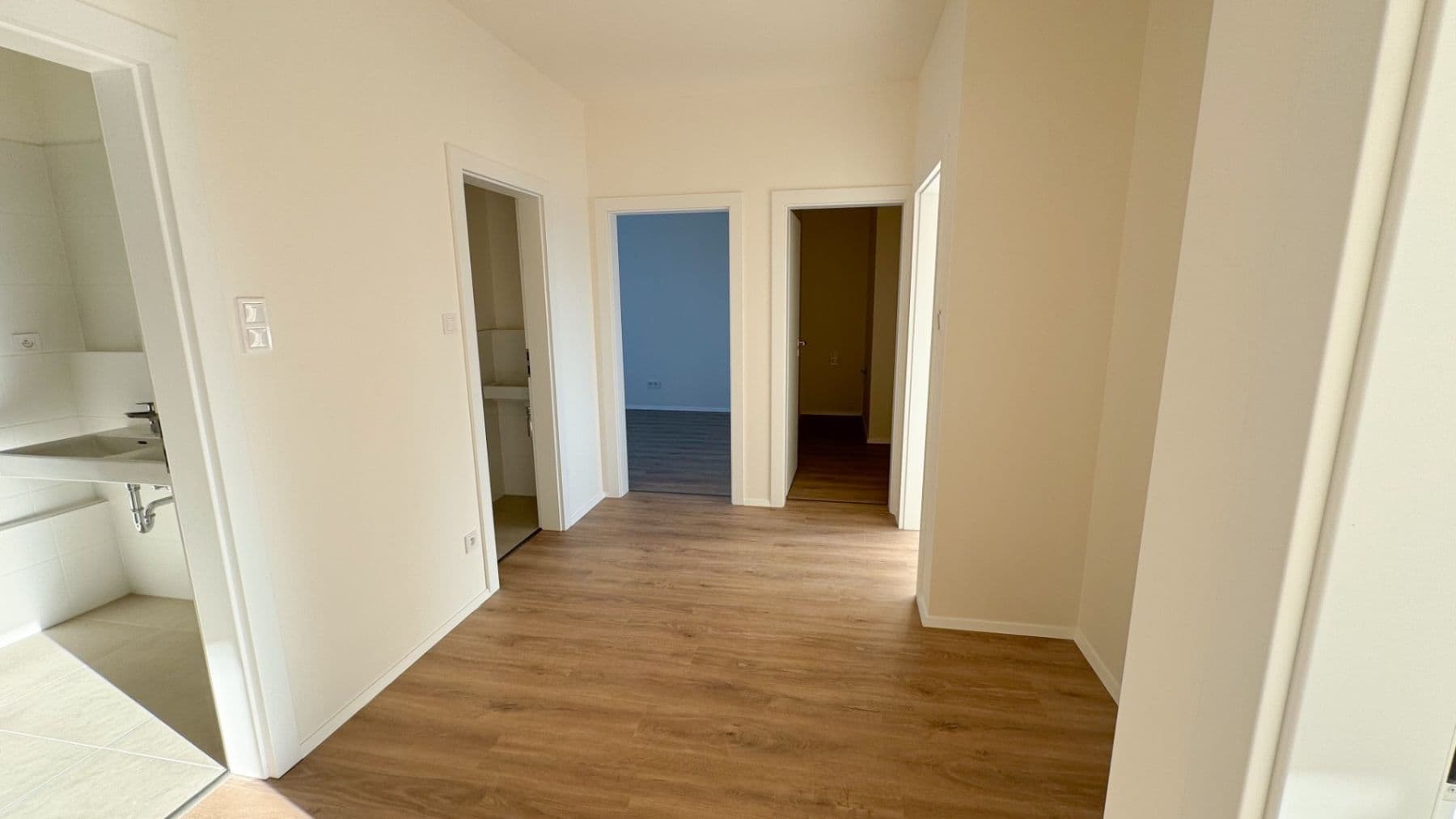 Prenájom bytu 3-izbový 87 m², Nad Kolčavkou, Praha, Praha Prenájom bytu 3-izbový 87 m², Nad Kolčavkou, Praha, Praha
