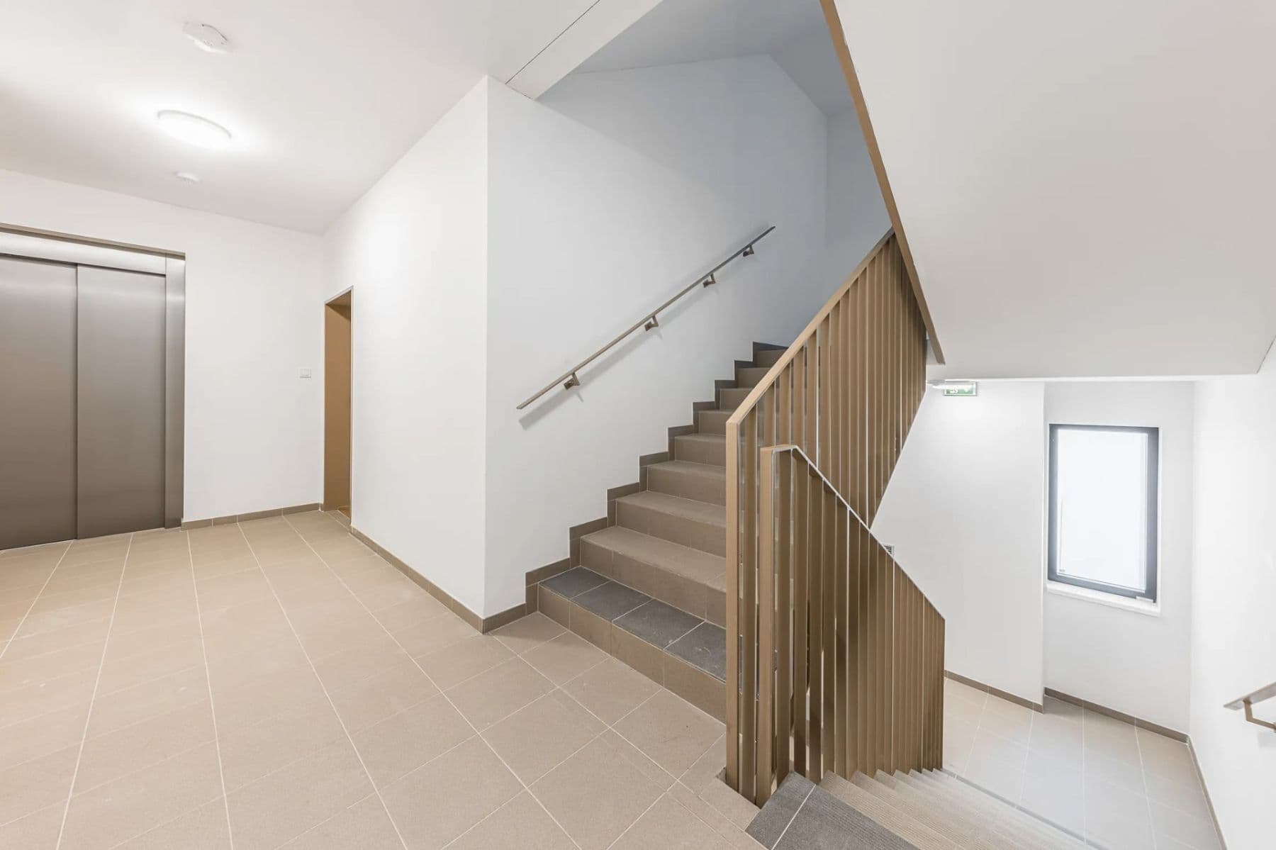 Prenájom bytu 3-izbový 87 m², Nad Kolčavkou, Praha, Praha Prenájom bytu 3-izbový 87 m², Nad Kolčavkou, Praha, Praha