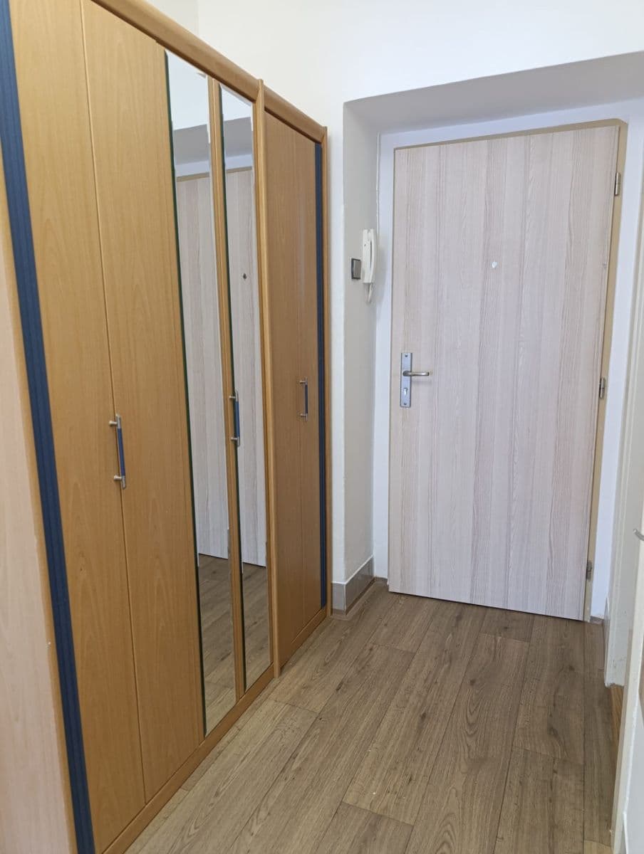 Prenájom bytu 1-izbový 30 m², Pod Vodojemem, Červený Kostelec, Královéhradecký kraj Prenájom bytu 1-izbový 30 m², Pod Vodojemem, Červený Kostelec, Královéhradecký kraj