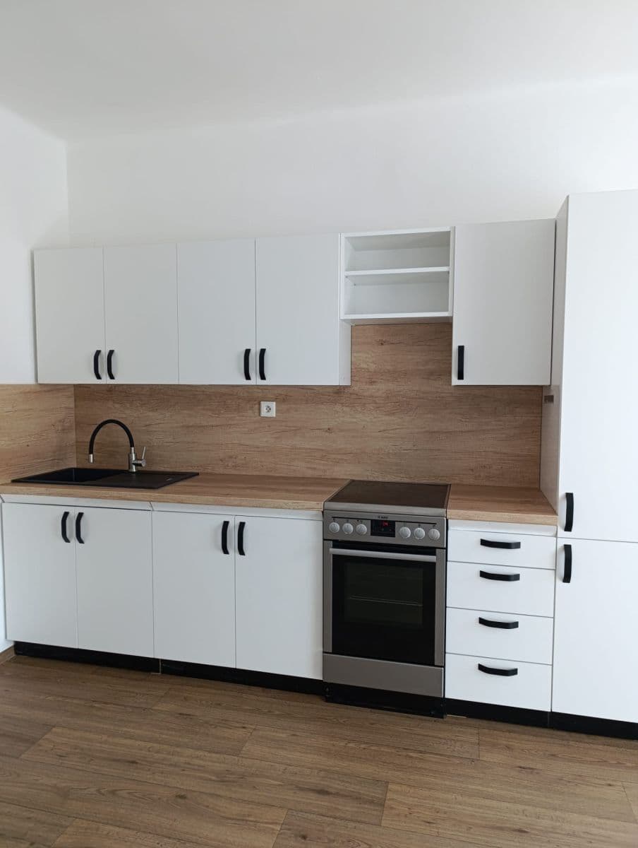 Prenájom bytu 1-izbový 30 m², Pod Vodojemem, Červený Kostelec, Královéhradecký kraj Prenájom bytu 1-izbový 30 m², Pod Vodojemem, Červený Kostelec, Královéhradecký kraj