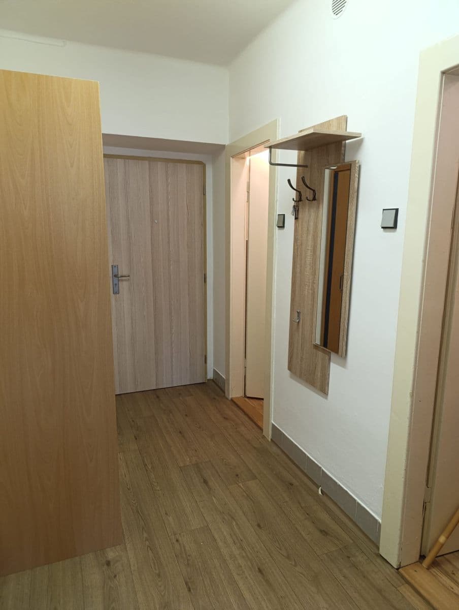 Prenájom bytu 1-izbový 30 m², Pod Vodojemem, Červený Kostelec, Královéhradecký kraj Prenájom bytu 1-izbový 30 m², Pod Vodojemem, Červený Kostelec, Královéhradecký kraj