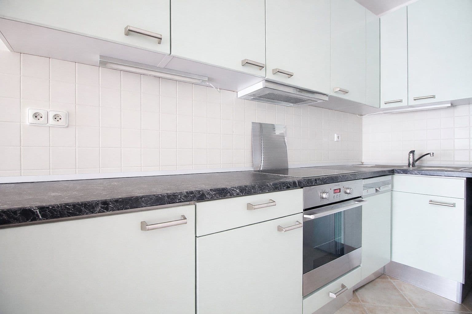 Prenájom bytu 1-izbový 38 m², Zubrnická, Praha, Praha Prenájom bytu 1-izbový 38 m², Zubrnická, Praha, Praha