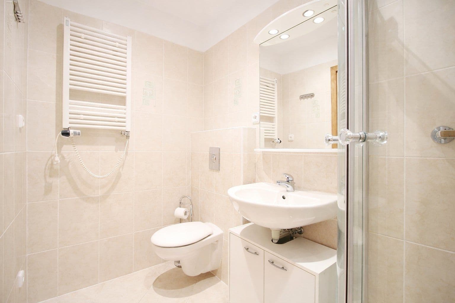 Prenájom bytu 1-izbový 38 m², Zubrnická, Praha, Praha Prenájom bytu 1-izbový 38 m², Zubrnická, Praha, Praha