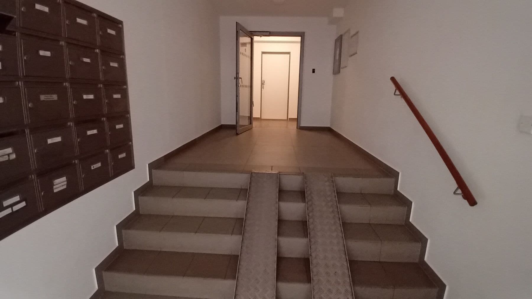 Prenájom nebytového priestoru 32 m², Jeseniova, Praha, Praha Prenájom nebytového priestoru 32 m², Jeseniova, Praha, Praha