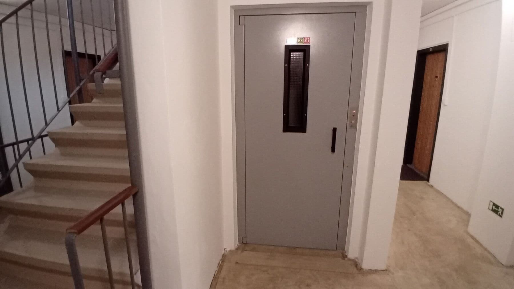 Prenájom nebytového priestoru 32 m², Jeseniova, Praha, Praha Prenájom nebytového priestoru 32 m², Jeseniova, Praha, Praha