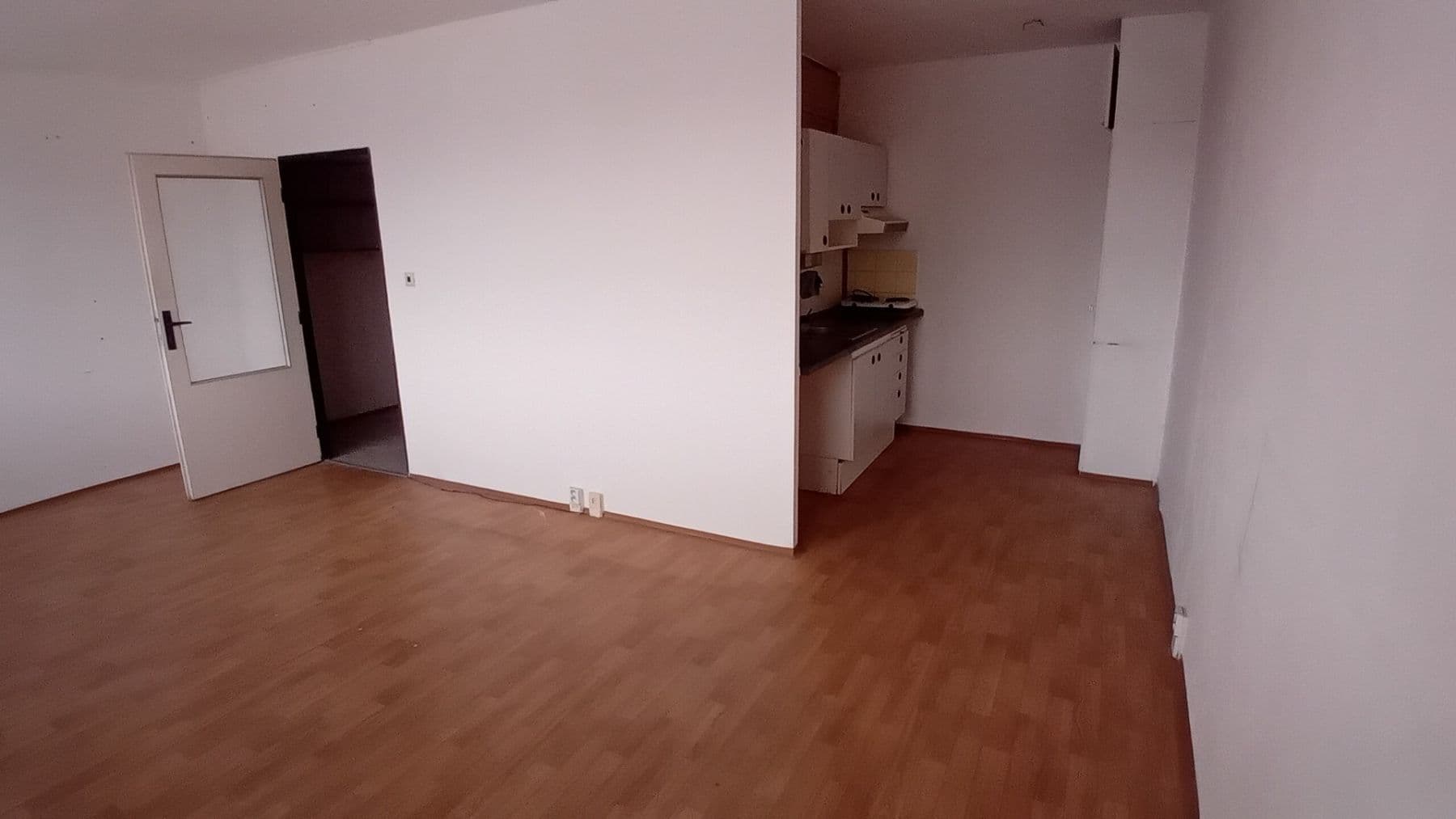 Prenájom nebytového priestoru 32 m², Jeseniova, Praha, Praha Prenájom nebytového priestoru 32 m², Jeseniova, Praha, Praha