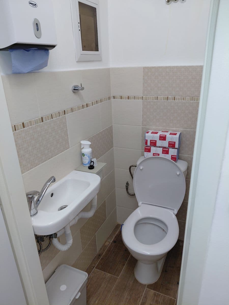 Prenájom nebytového priestoru 23 m², Zenklova, Praha, Praha Prenájom nebytového priestoru 23 m², Zenklova, Praha, Praha