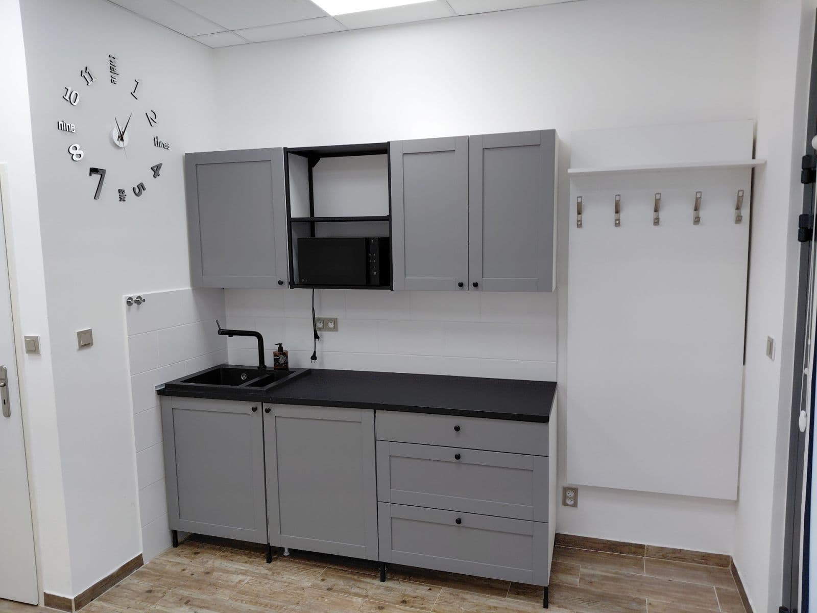 Prenájom nebytového priestoru 23 m², Zenklova, Praha, Praha Prenájom nebytového priestoru 23 m², Zenklova, Praha, Praha