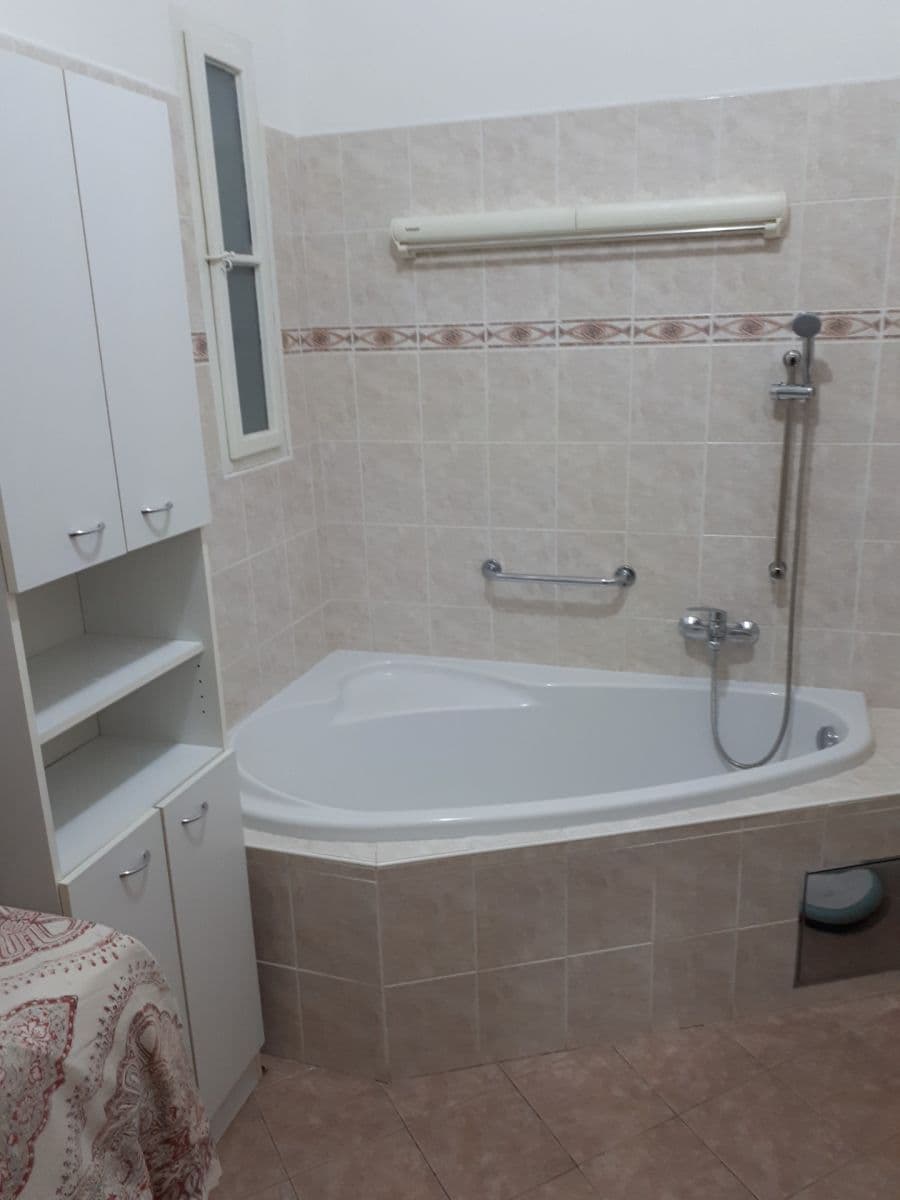 Prenájom bytu 2-izbový 84 m², Za Pohořelcem, Praha, Praha Prenájom bytu 2-izbový 84 m², Za Pohořelcem, Praha, Praha