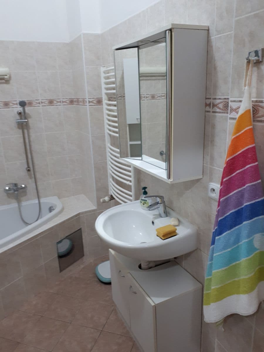 Prenájom bytu 2-izbový 84 m², Za Pohořelcem, Praha, Praha Prenájom bytu 2-izbový 84 m², Za Pohořelcem, Praha, Praha