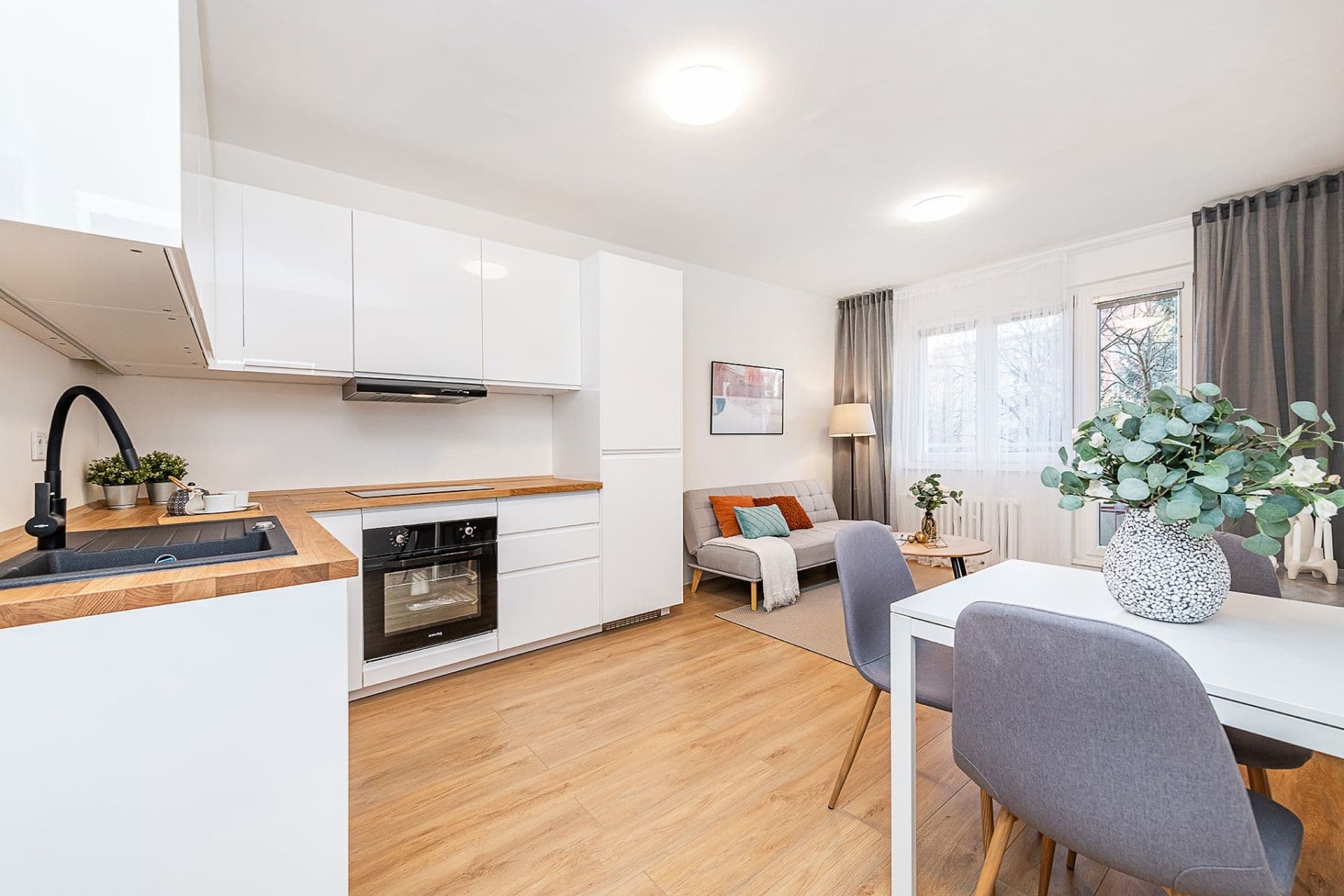 Predaj bytu 3-izbový 56 m², Evropská, Praha, Praha Predaj bytu 3-izbový 56 m², Evropská, Praha, Praha