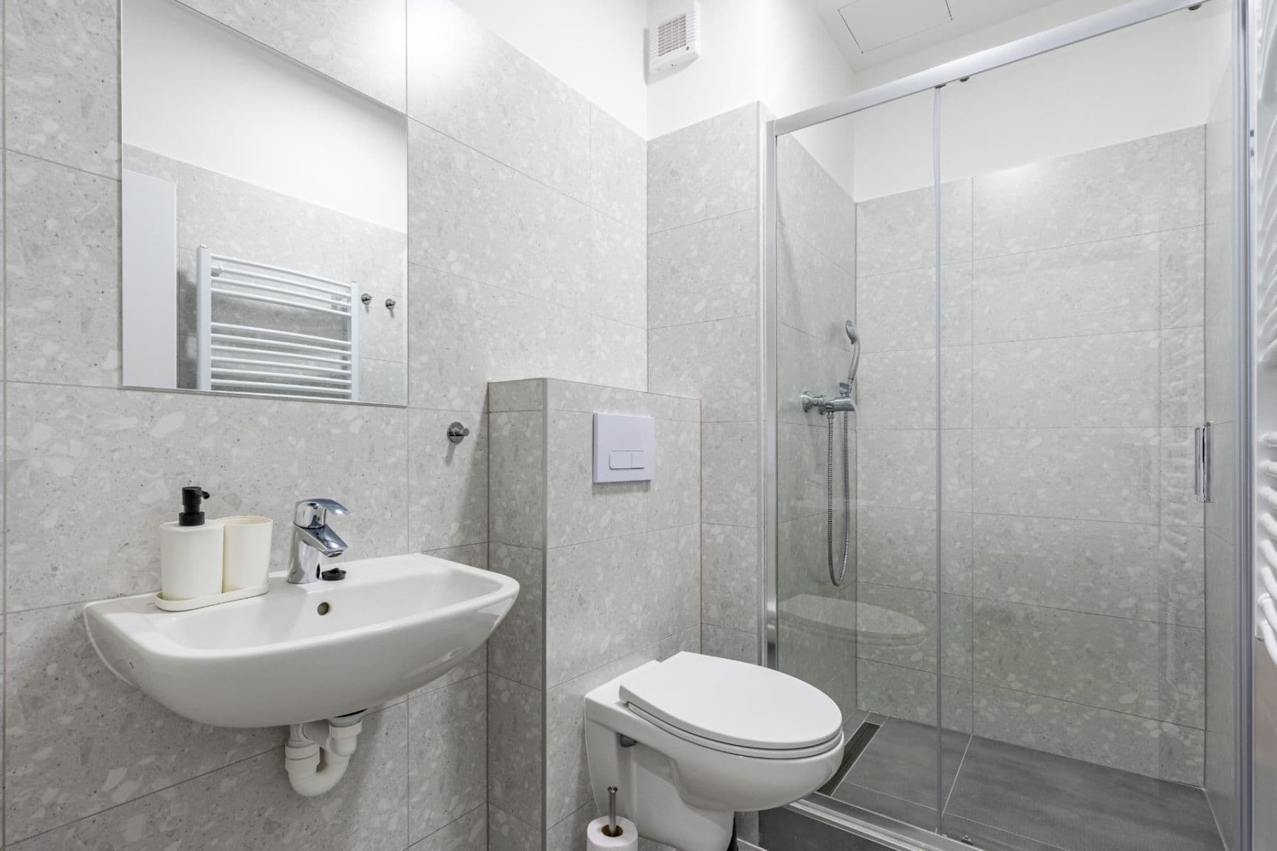 Prenájom bytu 1-izbový 30 m², Levická, Ružinov, Bratislavský kraj Prenájom bytu 1-izbový 30 m², Levická, Ružinov, Bratislavský kraj