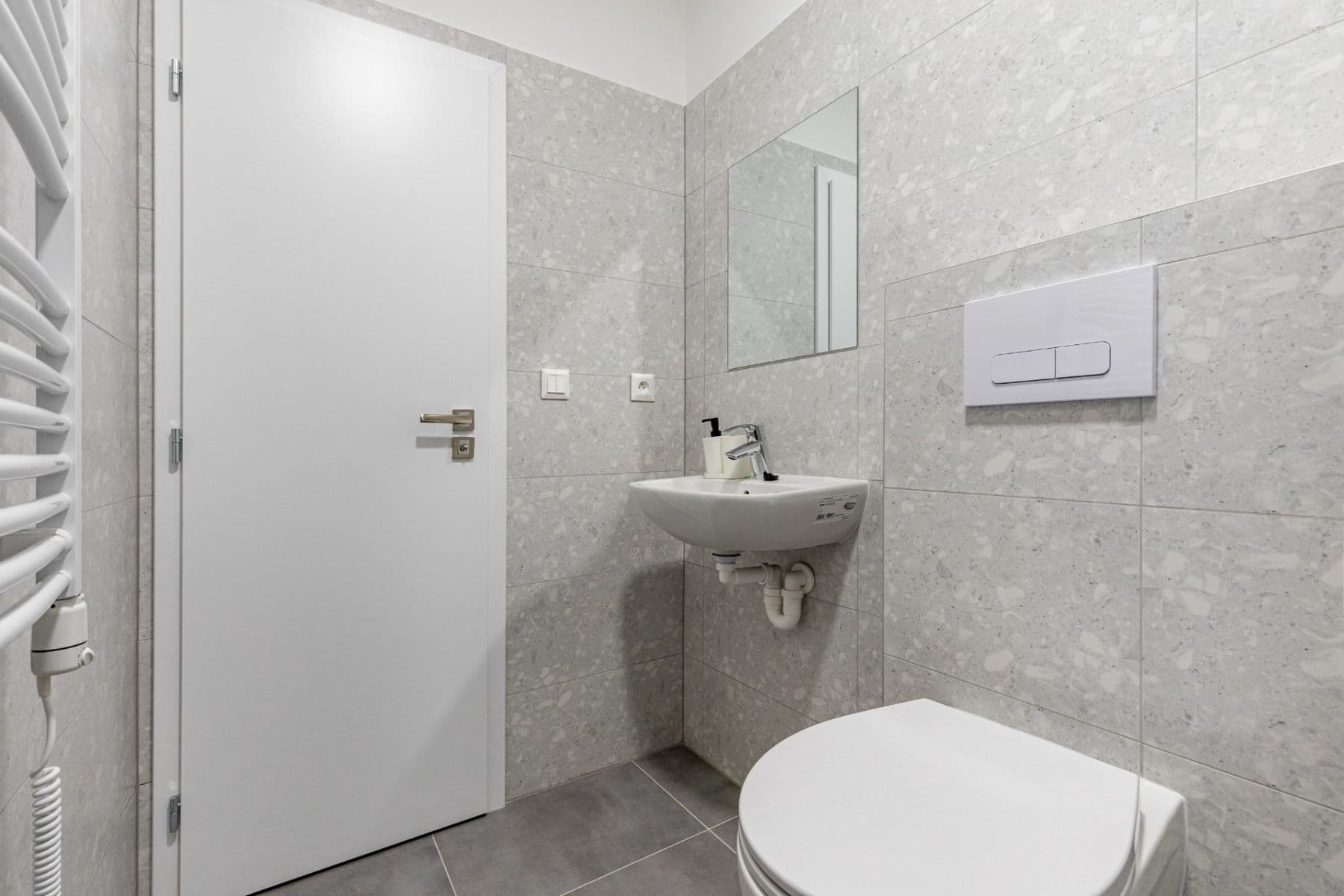 Prenájom bytu 1-izbový 30 m², Levická, Ružinov, Bratislavský kraj Prenájom bytu 1-izbový 30 m², Levická, Ružinov, Bratislavský kraj