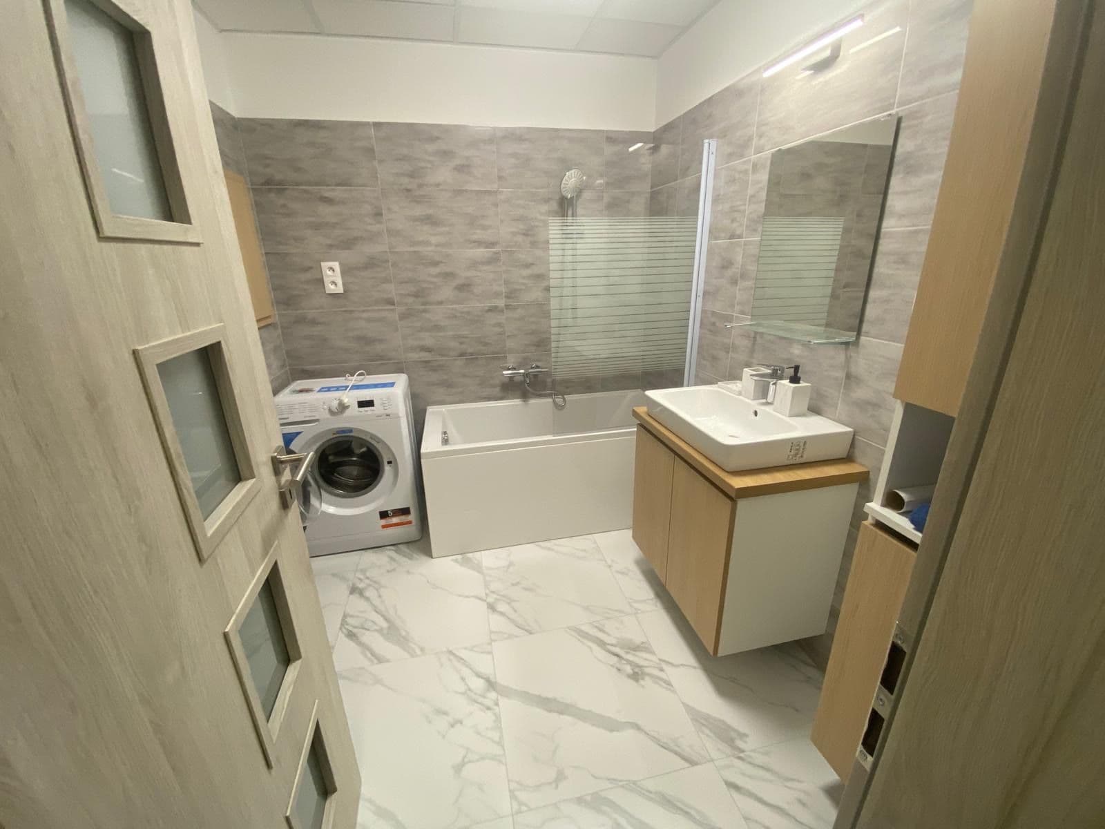 Prenájom bytu 4-izbový 76 m², Jiráskova, Bruntál, Moravskoslezský kraj Prenájom bytu 4-izbový 76 m², Jiráskova, Bruntál, Moravskoslezský kraj