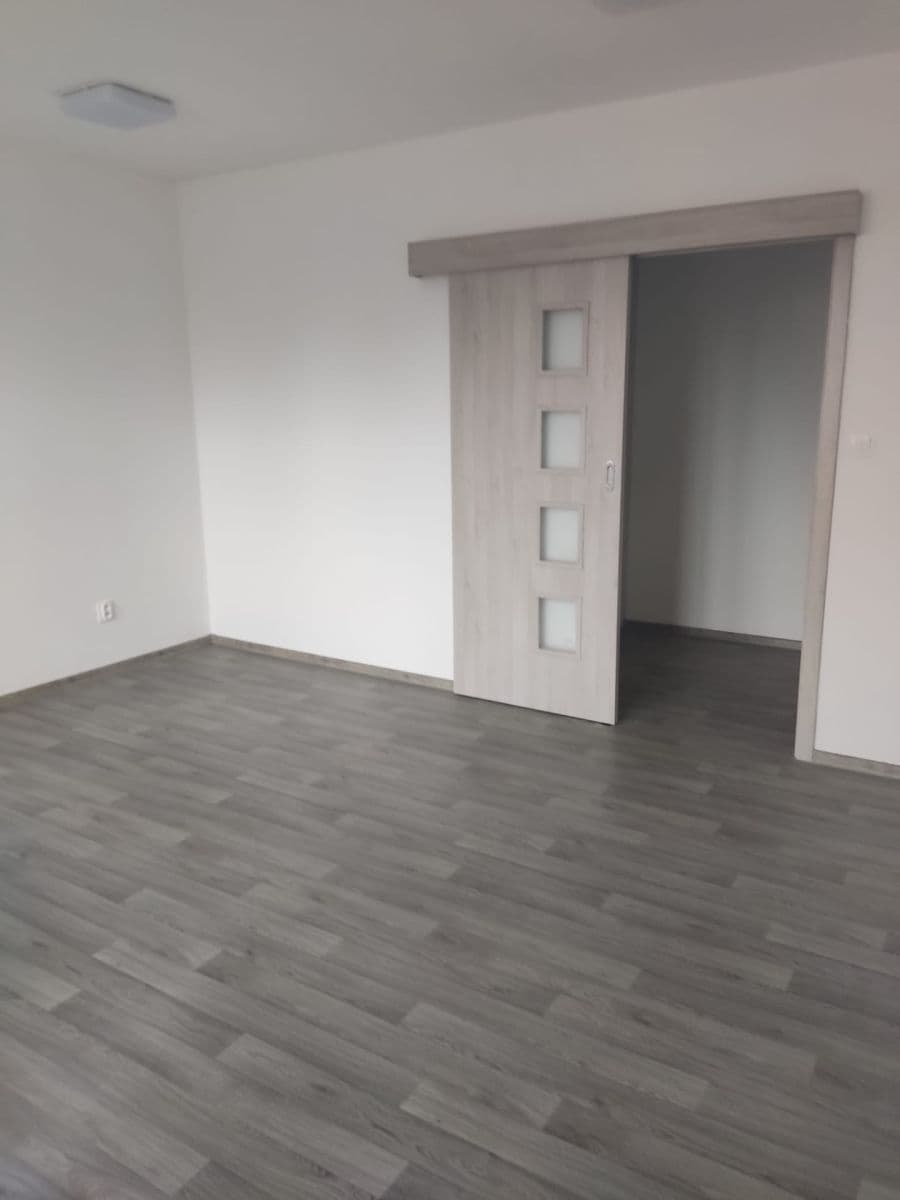 Prenájom bytu 4-izbový 76 m², Jiráskova, Bruntál, Moravskoslezský kraj Prenájom bytu 4-izbový 76 m², Jiráskova, Bruntál, Moravskoslezský kraj