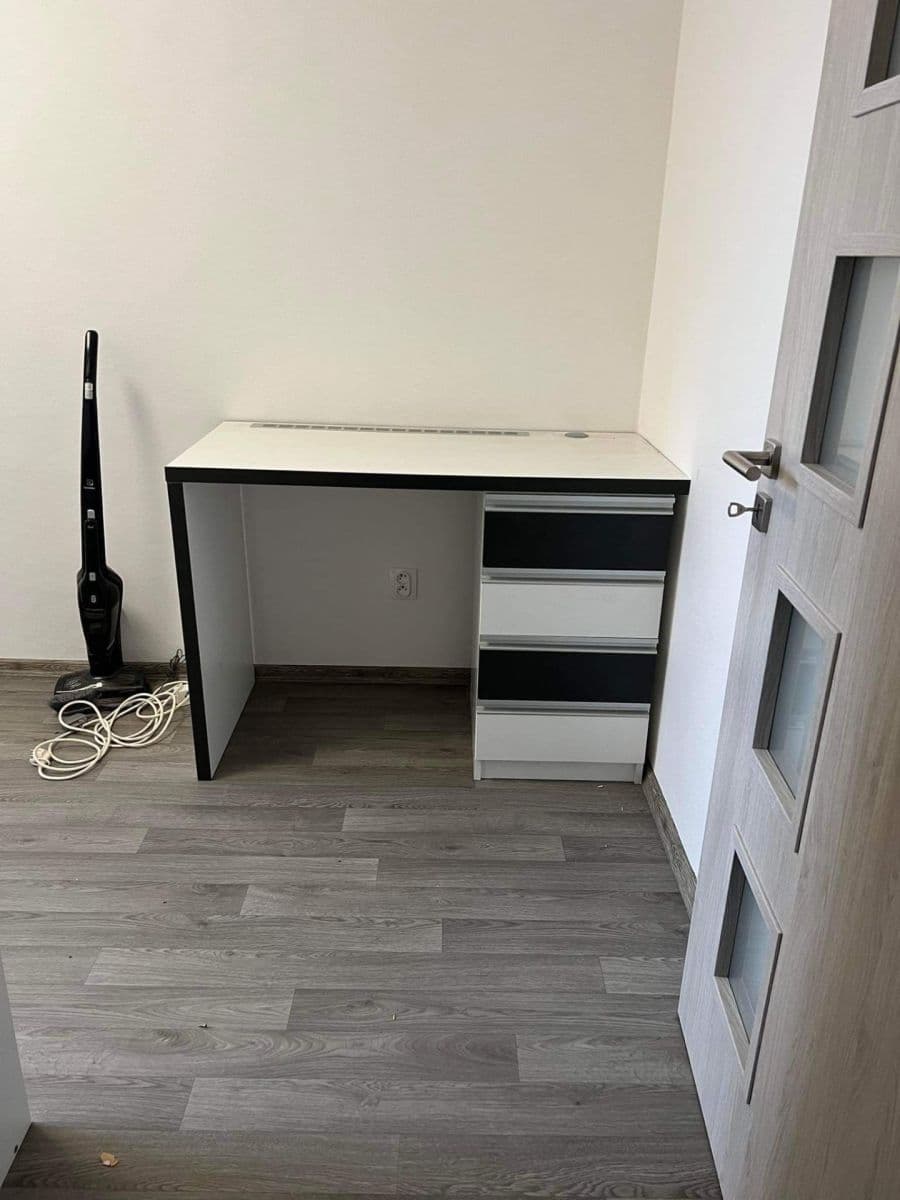 Prenájom bytu 4-izbový 76 m², Jiráskova, Bruntál, Moravskoslezský kraj Prenájom bytu 4-izbový 76 m², Jiráskova, Bruntál, Moravskoslezský kraj