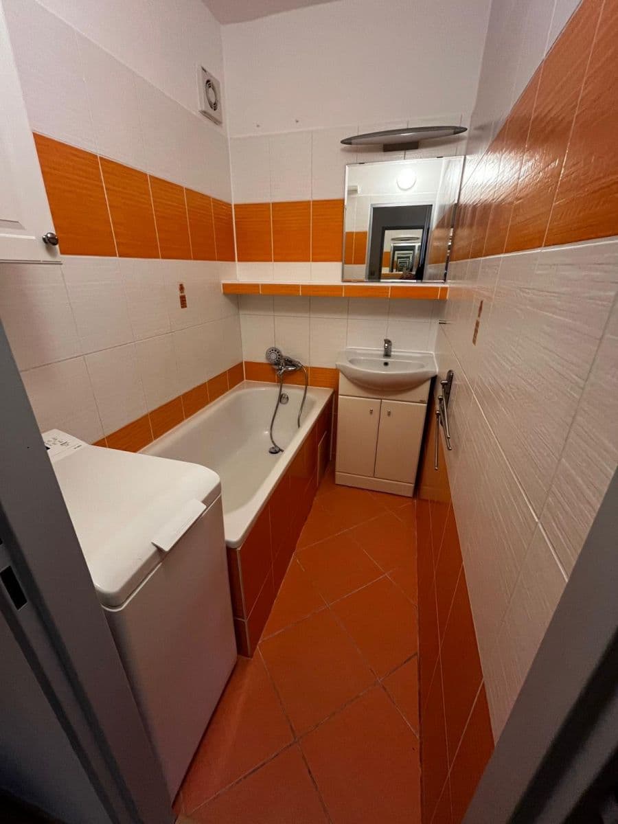 Prenájom bytu 2-izbový 46 m², Milánská, Praha, Praha Prenájom bytu 2-izbový 46 m², Milánská, Praha, Praha