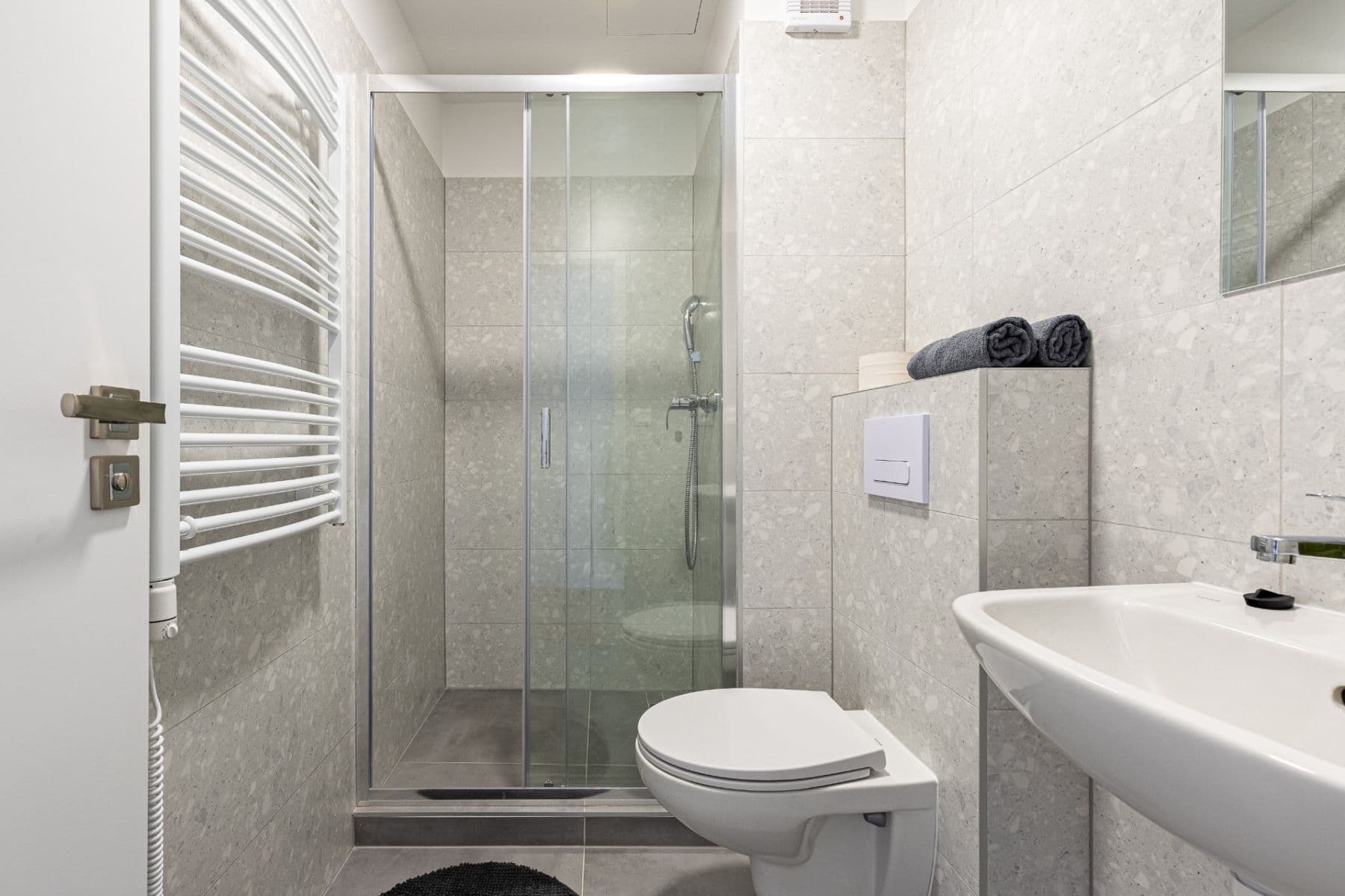 Prenájom bytu 2-izbový 42 m², Levická, Ružinov, Bratislavský kraj Prenájom bytu 2-izbový 42 m², Levická, Ružinov, Bratislavský kraj