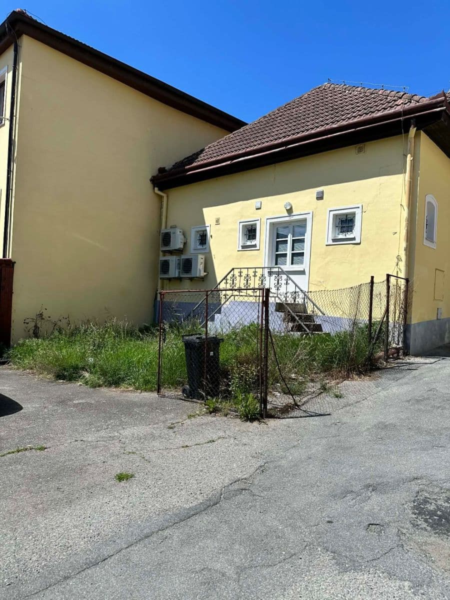 Predaj domu 140 m², pozemek 291 m², Masarykovo náměstí, Náměšť nad Oslavou, Kraj Vysočina Predaj domu 140 m², pozemek 291 m², Masarykovo náměstí, Náměšť nad Oslavou, Kraj Vysočina