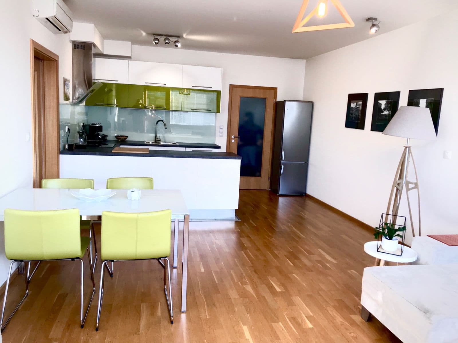 Prenájom bytu 3-izbový 80 m², Ocelářská, Praha, Praha Prenájom bytu 3-izbový 80 m², Ocelářská, Praha, Praha