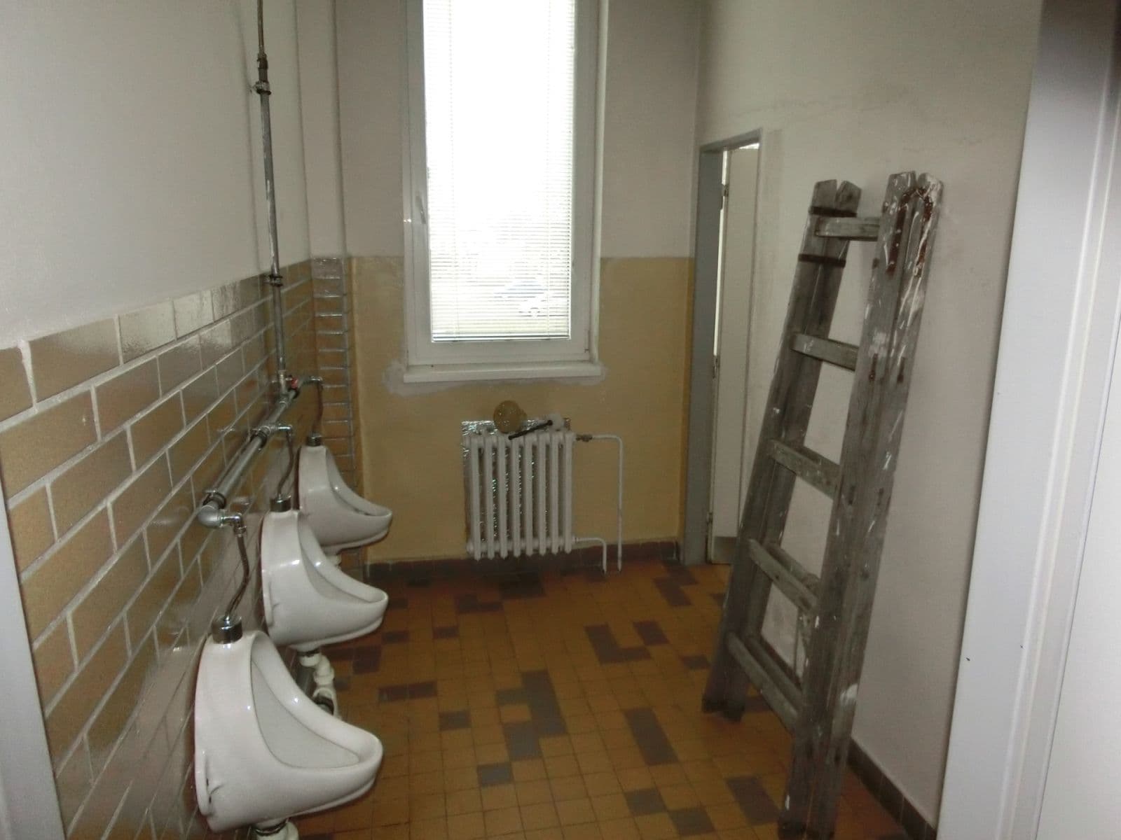 Predaj nebytového priestoru 800 m², Jiřího Potůčka, Pardubice, Pardubický kraj Predaj nebytového priestoru 800 m², Jiřího Potůčka, Pardubice, Pardubický kraj