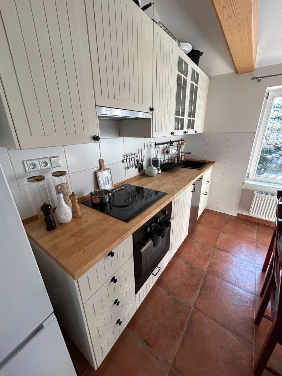 Prenájom bytu 3-izbový 80 m², Okruhová, Praha, Praha Prenájom bytu 3-izbový 80 m², Okruhová, Praha, Praha