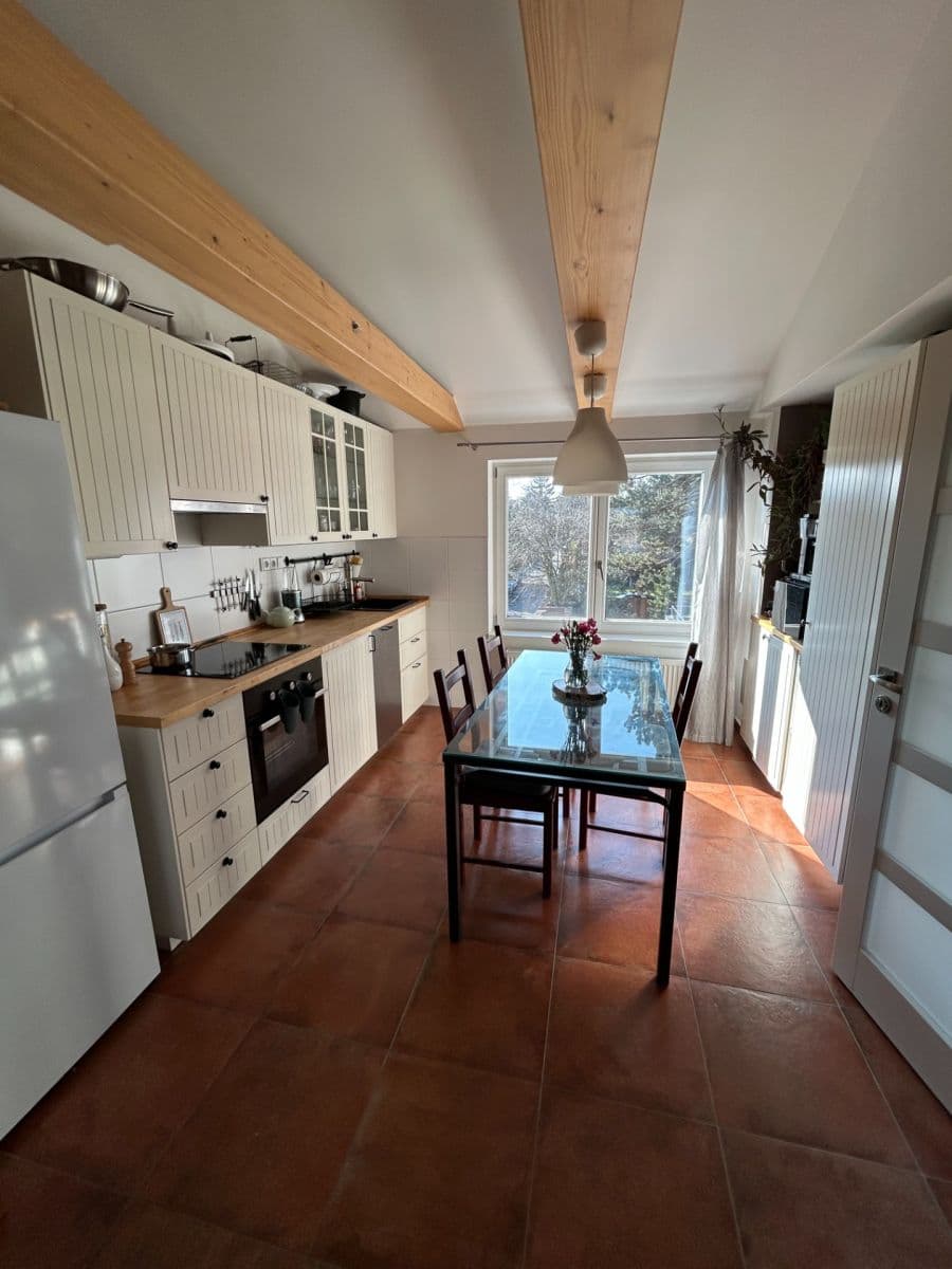 Prenájom bytu 3-izbový 80 m², Okruhová, Praha, Praha Prenájom bytu 3-izbový 80 m², Okruhová, Praha, Praha