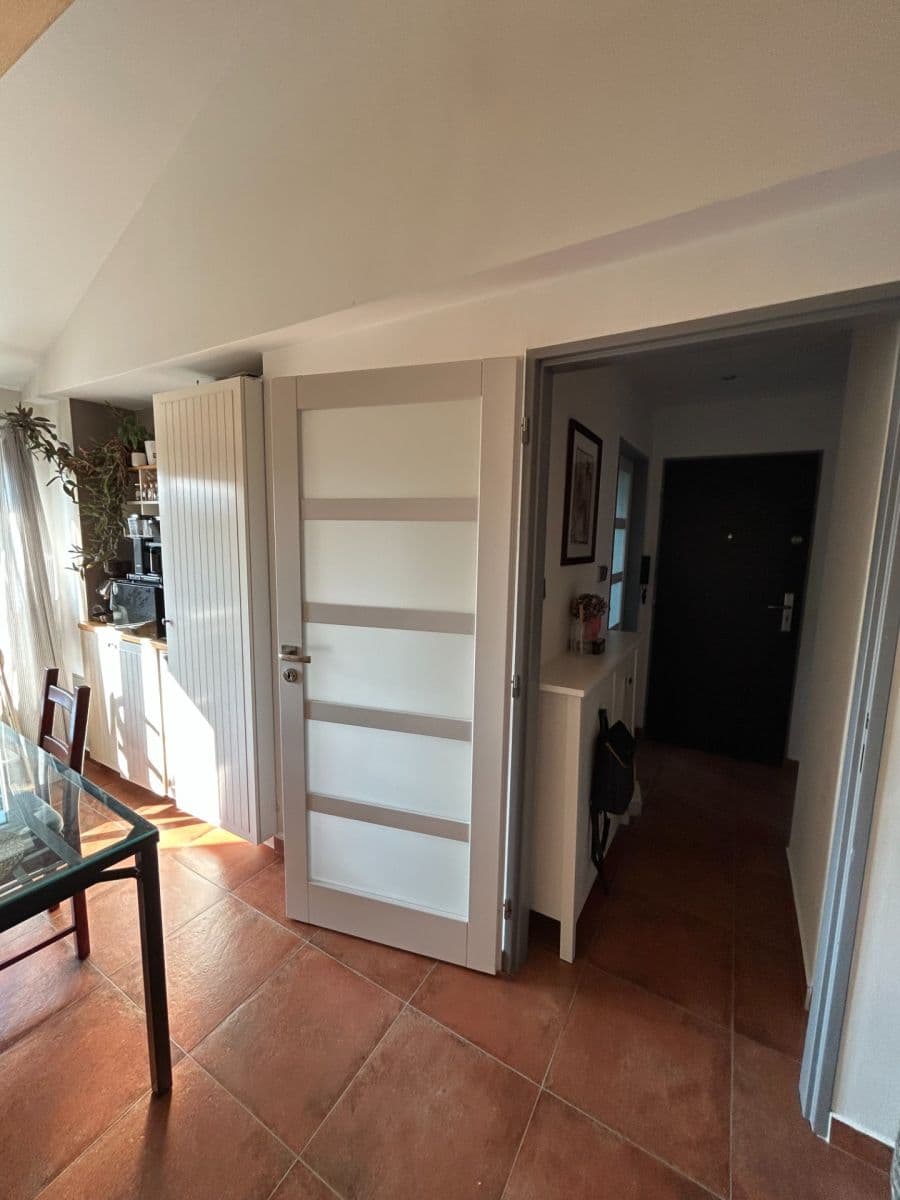 Prenájom bytu 3-izbový 80 m², Okruhová, Praha, Praha Prenájom bytu 3-izbový 80 m², Okruhová, Praha, Praha