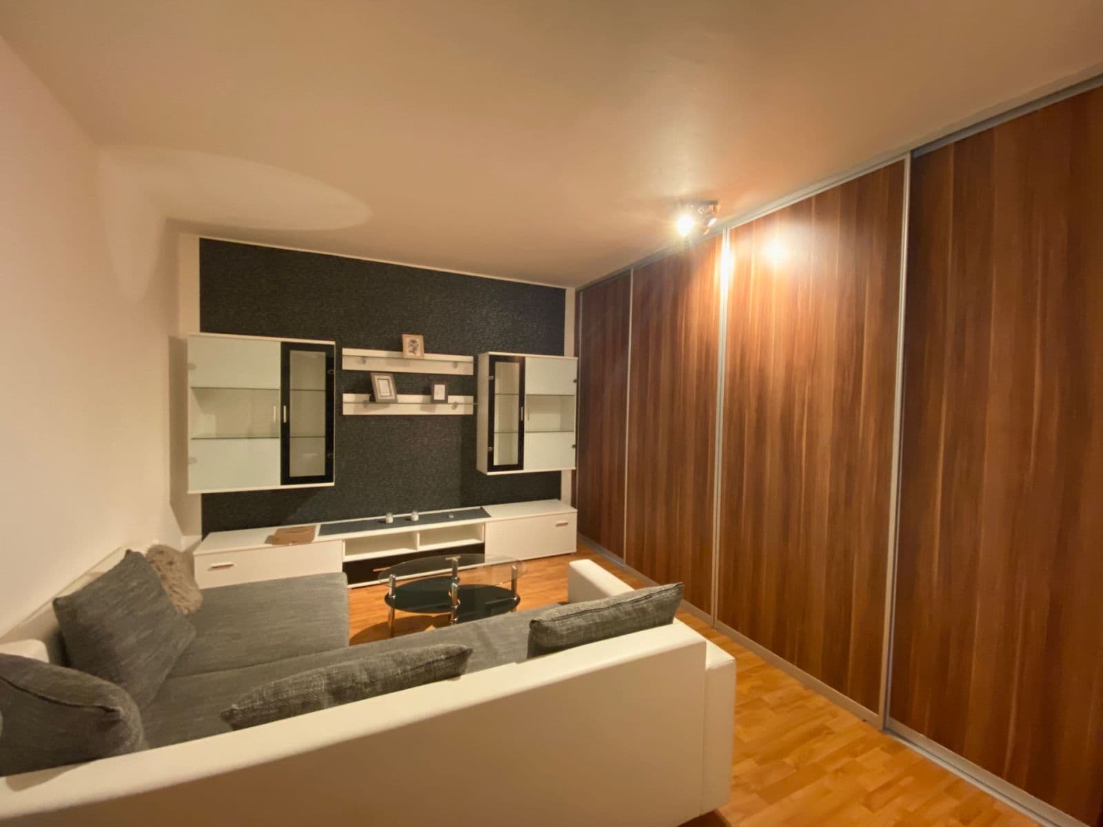 Prenájom bytu 2-izbový 44 m², Drobného, Dúbravka, Bratislavský kraj Prenájom bytu 2-izbový 44 m², Drobného, Dúbravka, Bratislavský kraj