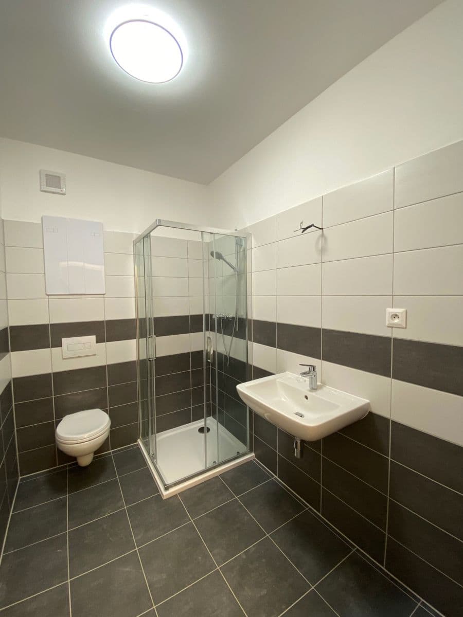 Prenájom bytu 2-izbový 44 m², Nádražní, Hrochův Týnec, Pardubický kraj Prenájom bytu 2-izbový 44 m², Nádražní, Hrochův Týnec, Pardubický kraj