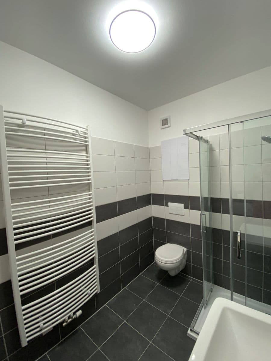 Prenájom bytu 2-izbový 44 m², Nádražní, Hrochův Týnec, Pardubický kraj Prenájom bytu 2-izbový 44 m², Nádražní, Hrochův Týnec, Pardubický kraj