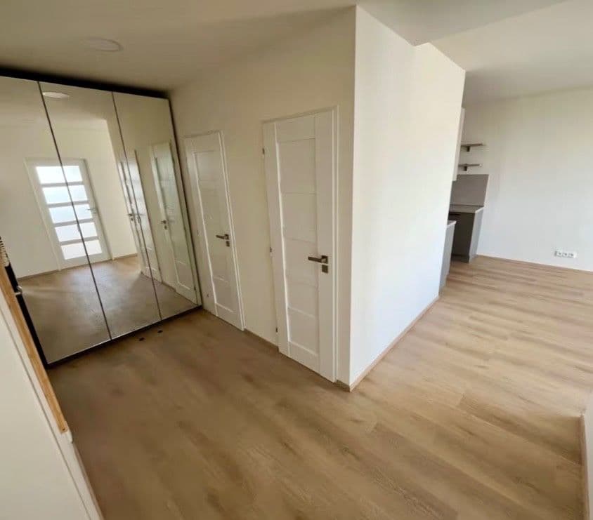 Prenájom bytu 3-izbový 55 m², Lodžská, Praha, Praha Prenájom bytu 3-izbový 55 m², Lodžská, Praha, Praha