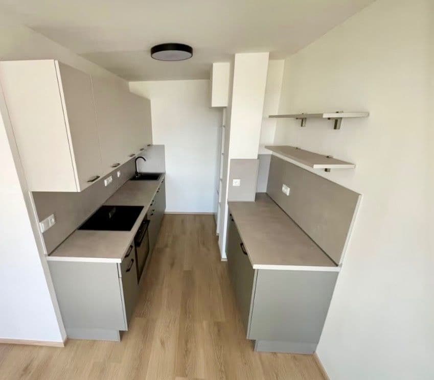 Prenájom bytu 3-izbový 55 m², Lodžská, Praha, Praha Prenájom bytu 3-izbový 55 m², Lodžská, Praha, Praha