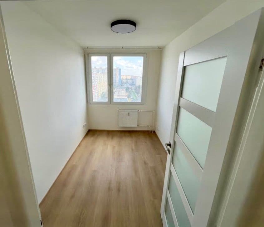 Prenájom bytu 3-izbový 55 m², Lodžská, Praha, Praha Prenájom bytu 3-izbový 55 m², Lodžská, Praha, Praha