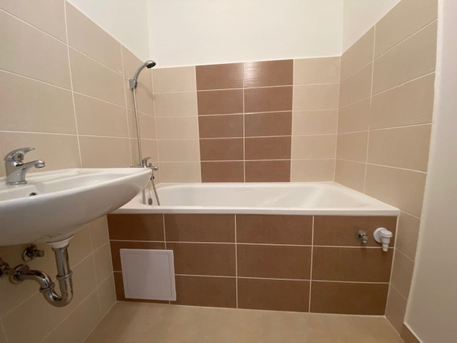 Prenájom bytu 2-izbový 56 m², Masarykova třída, Orlová, Moravskoslezský kraj Prenájom bytu 2-izbový 56 m², Masarykova třída, Orlová, Moravskoslezský kraj