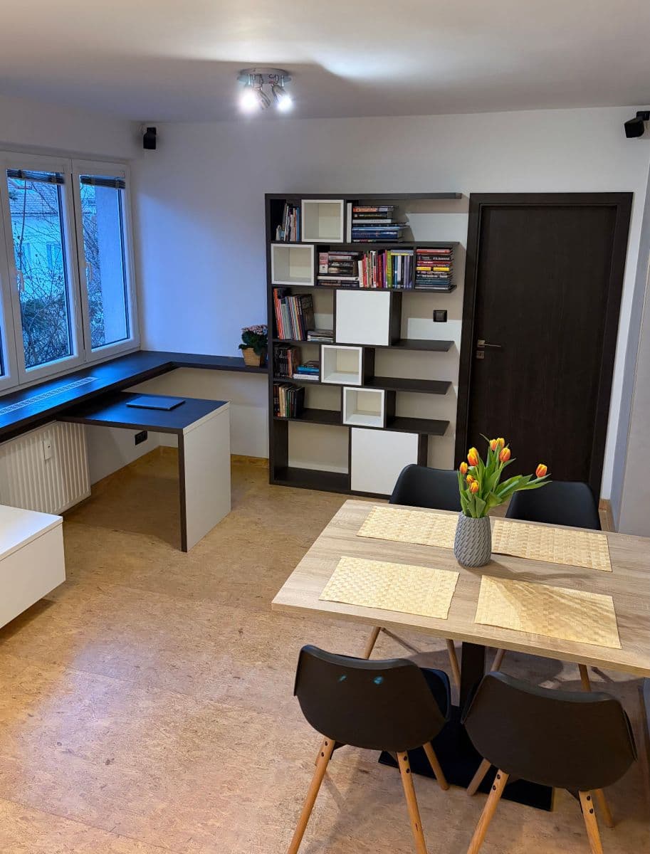 Prenájom bytu 3-izbový 68 m², Hluboká, Zlín, Zlínský kraj Prenájom bytu 3-izbový 68 m², Hluboká, Zlín, Zlínský kraj