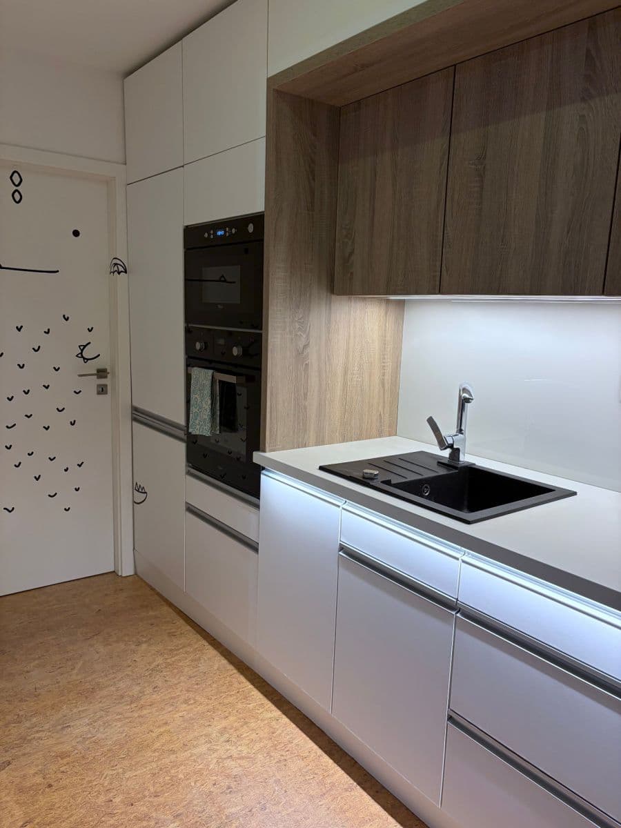 Prenájom bytu 3-izbový 68 m², Hluboká, Zlín, Zlínský kraj Prenájom bytu 3-izbový 68 m², Hluboká, Zlín, Zlínský kraj