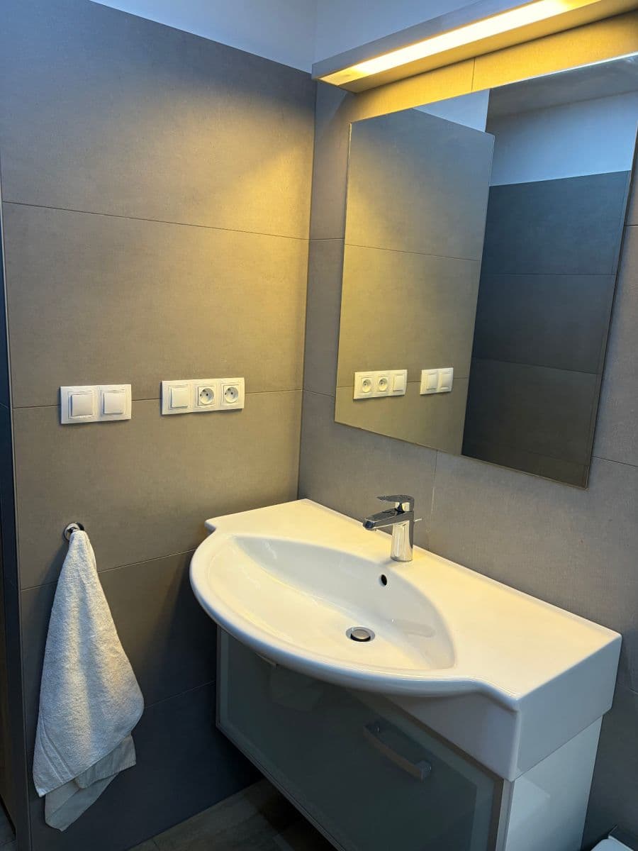 Prenájom bytu 3-izbový 68 m², Hluboká, Zlín, Zlínský kraj Prenájom bytu 3-izbový 68 m², Hluboká, Zlín, Zlínský kraj