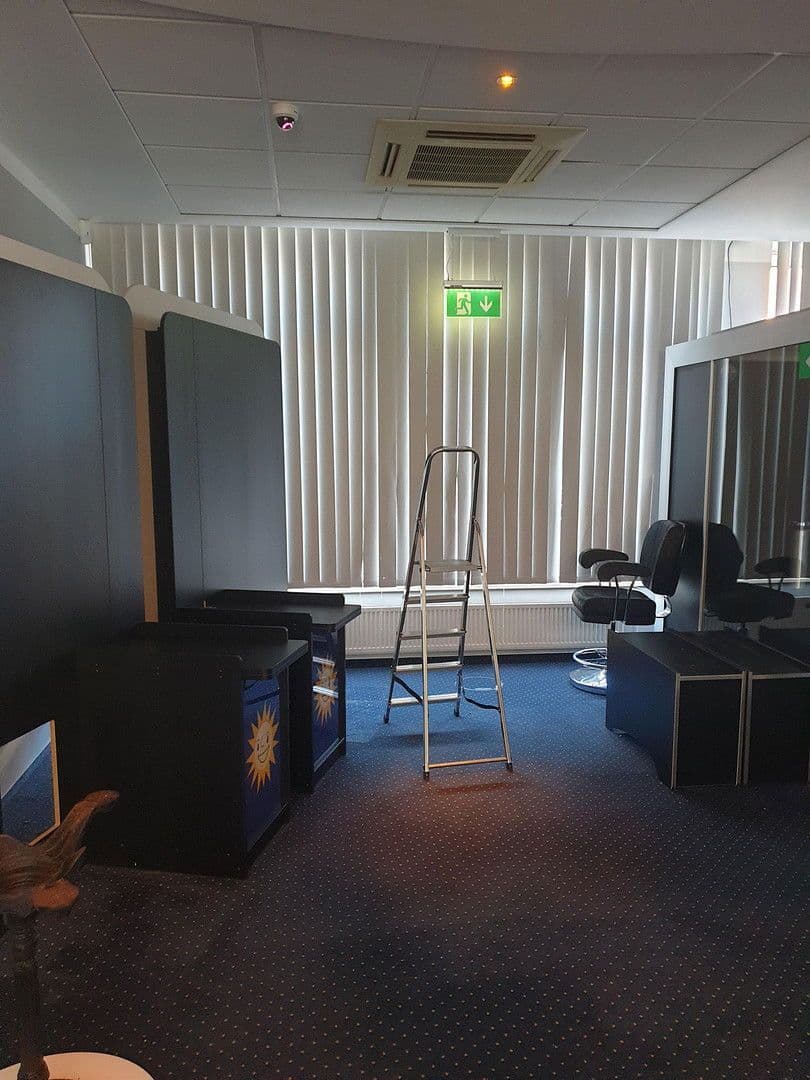 Prenájom nebytového priestoru 297 m², Pinneberstraße 155, Ellerbek, Šlezvicko-Holštajnsko Prenájom nebytového priestoru 297 m², Pinneberstraße 155, Ellerbek, Šlezvicko-Holštajnsko