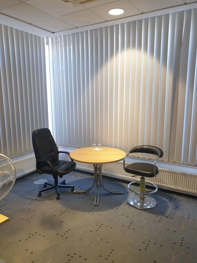 Prenájom nebytového priestoru 297 m², Pinneberstraße 155, Ellerbek, Šlezvicko-Holštajnsko Prenájom nebytového priestoru 297 m², Pinneberstraße 155, Ellerbek, Šlezvicko-Holštajnsko