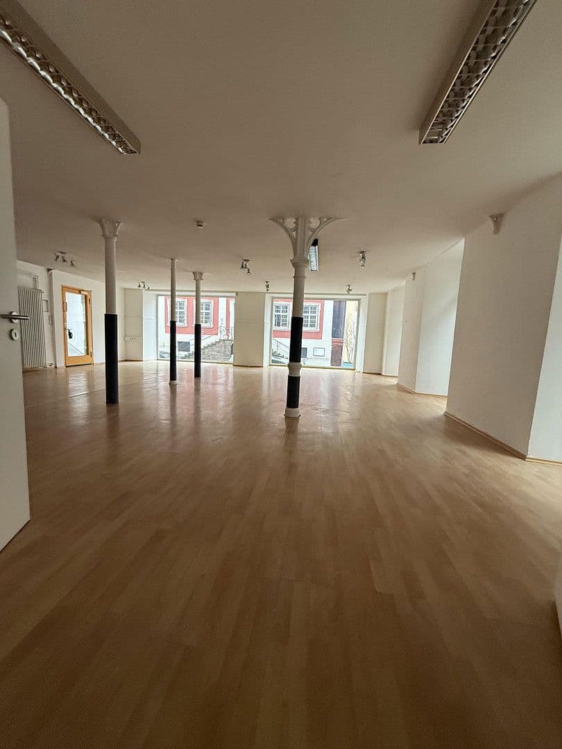 Prenájom nebytového priestoru 136 m², Spitalstrasse 17, Ellwangen (Jagst), Bádensko-Wurttembersko Prenájom nebytového priestoru 136 m², Spitalstrasse 17, Ellwangen (Jagst), Bádensko-Wurttembersko