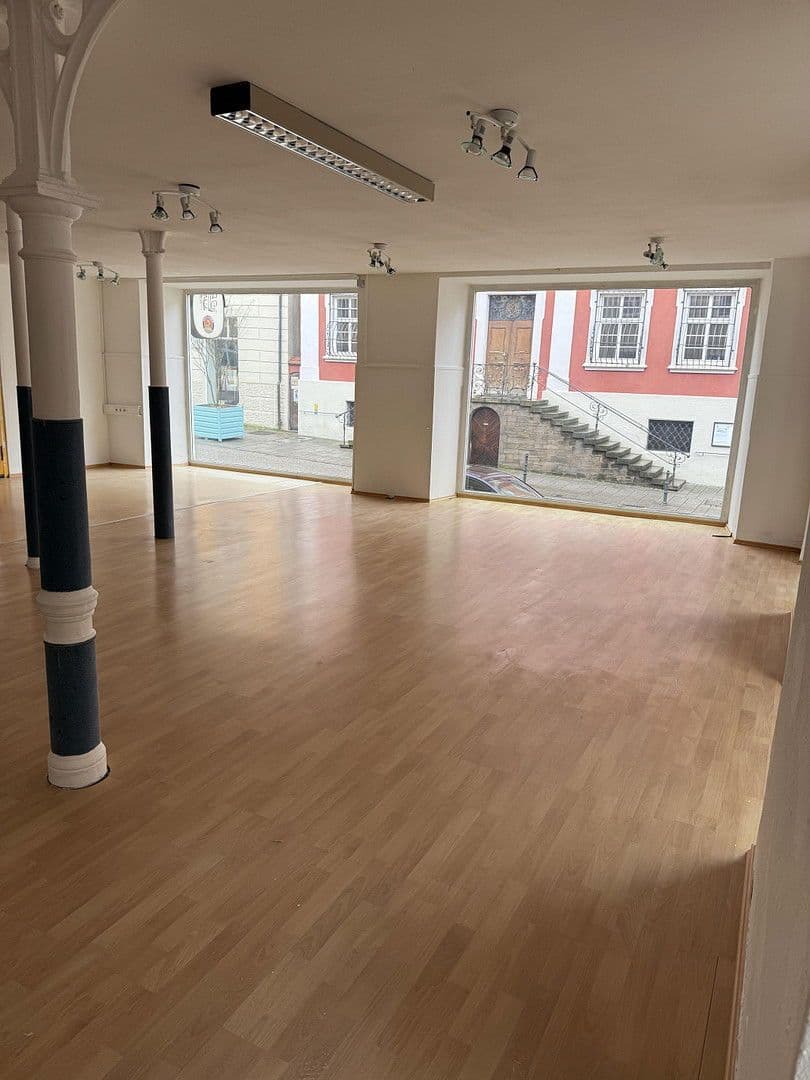 Prenájom nebytového priestoru 136 m², Spitalstrasse 17, Ellwangen (Jagst), Bádensko-Wurttembersko Prenájom nebytového priestoru 136 m², Spitalstrasse 17, Ellwangen (Jagst), Bádensko-Wurttembersko